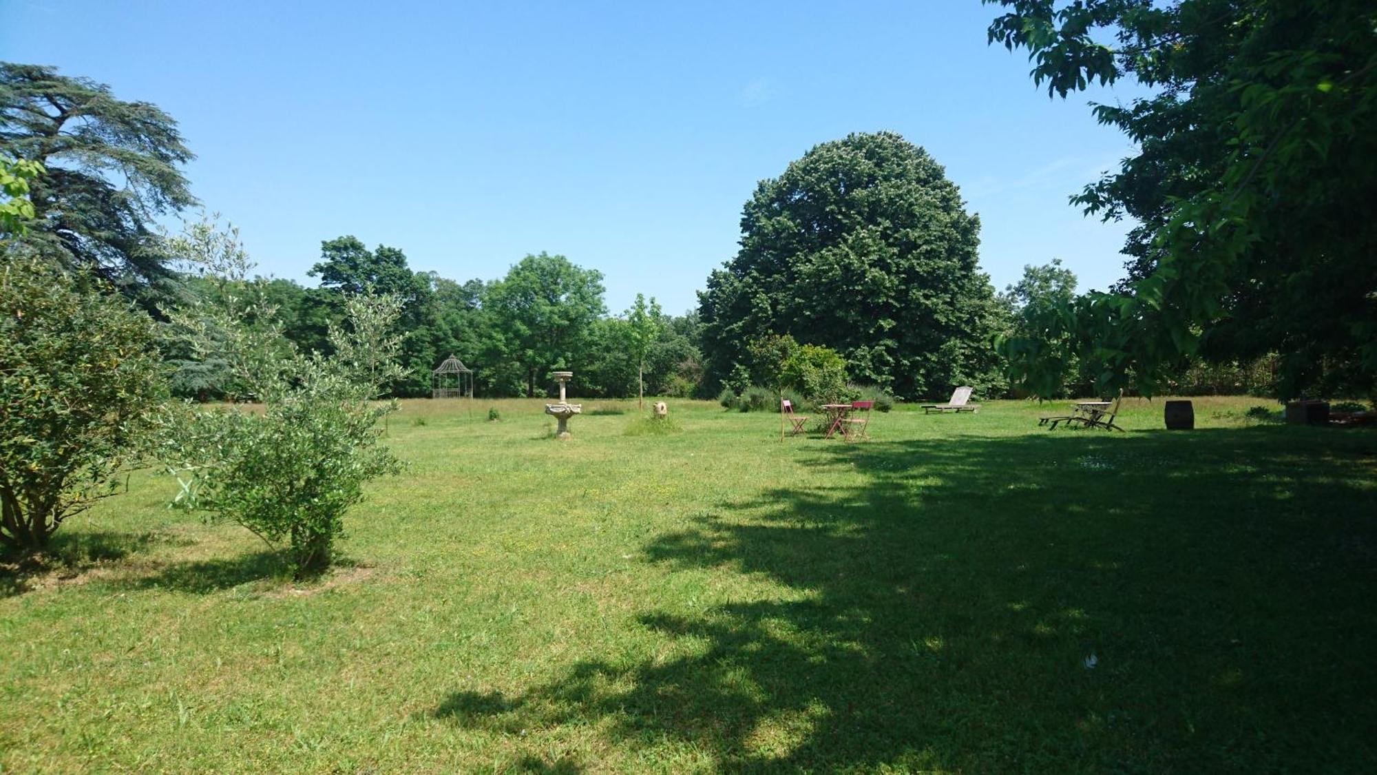 L'Ecrin De Vert Saint-Alban-du-Rhone Номер фото
